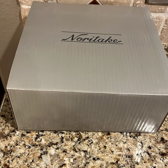 Noritake 5 piece place setting - Picture 2 of 2